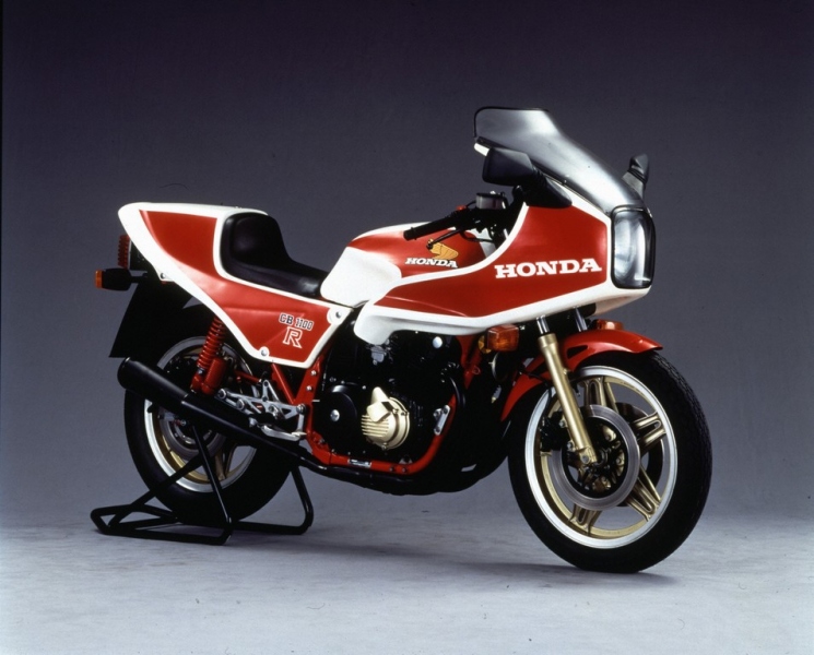 Nekapotovaná Honda CB s řadovým čtyřválcem slaví 50.výročí  - 7 - 1 184141_1992_Honda_CB750