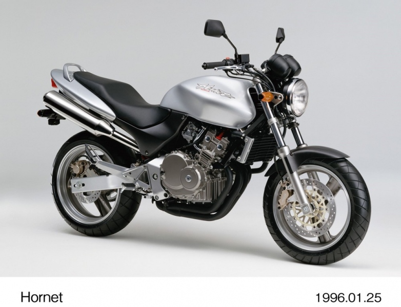 Nekapotovaná Honda CB s řadovým čtyřválcem slaví 50.výročí  - 9 - 1 184144_1998_Honda_CB1300