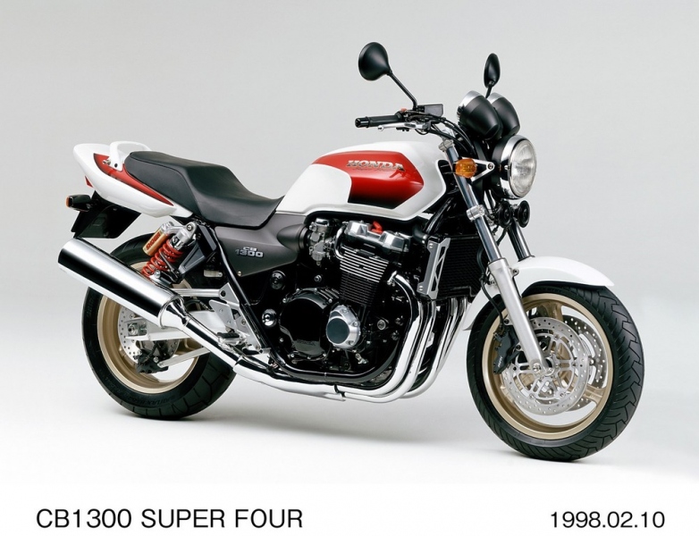 Nekapotovaná Honda CB s řadovým čtyřválcem slaví 50.výročí  - 10 - 2 Honda CB600F Hornet 1998