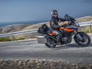 KTM 1050 Adventure 2015: oranžové cestování