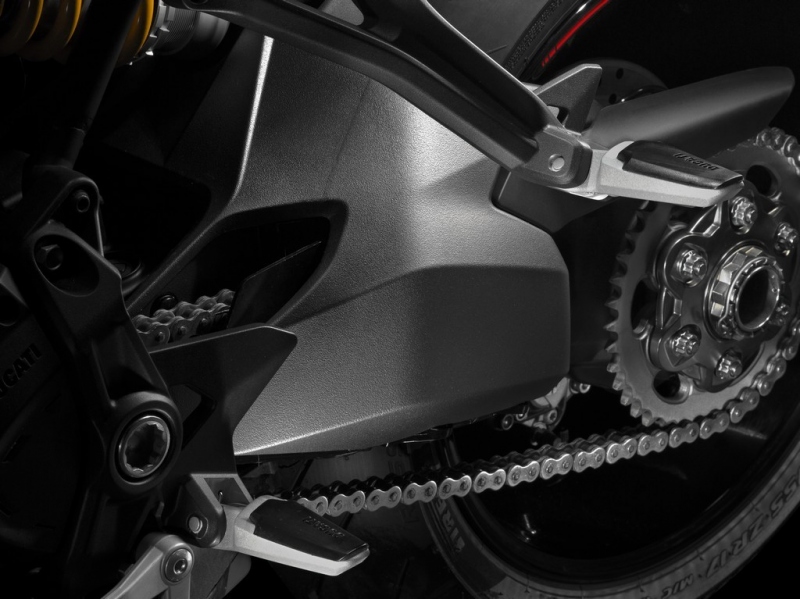 Ducati Monster 1200 2017: štíhlejší a rychlejší - 21 - 1 2017 Ducati Monster 1200 S14
