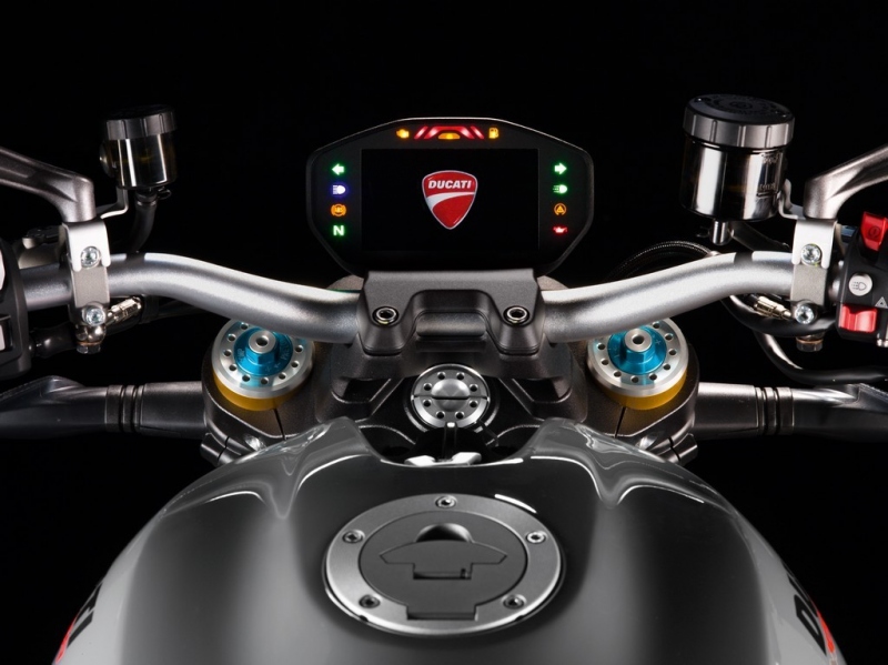 Ducati Monster 1200 2017: štíhlejší a rychlejší - 27 - 1 2017 Ducati Monster 1200 S20