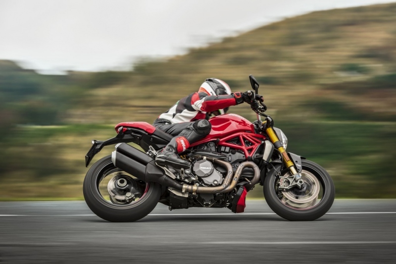 Ducati Monster 1200 2017: štíhlejší a rychlejší - 11 - 1 2017 Ducati Monster 1200 S2