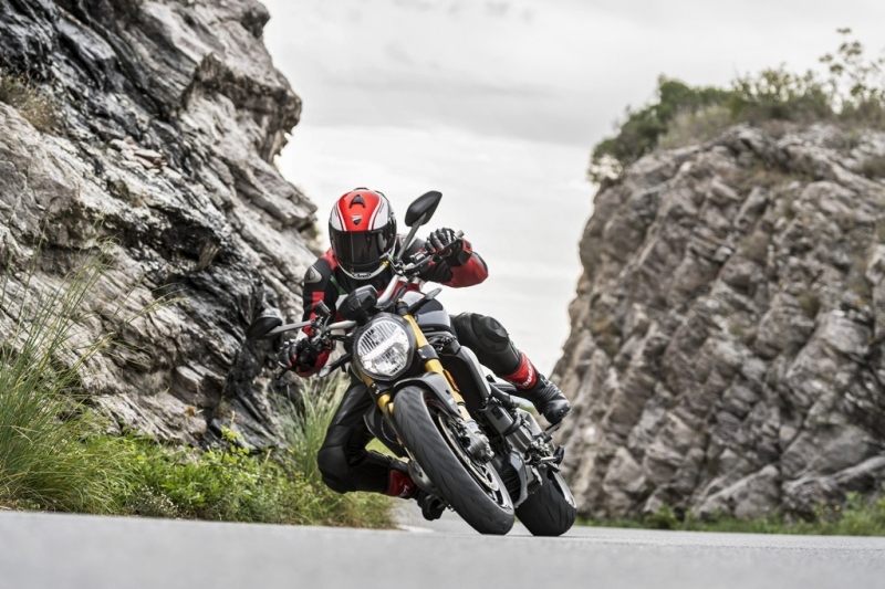 Ducati Monster 1200 2017: štíhlejší a rychlejší - 14 - 1 2017 Ducati Monster 1200 S5