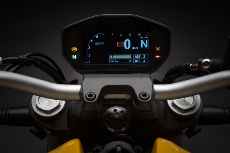 Ducati Monster 821 2018: s novým TFT displejem - 4 - 1 2018 Monster 821 Ducati (8)