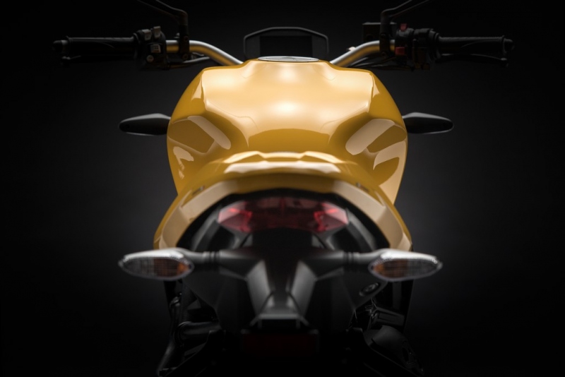 Ducati Monster 821 2018: s novým TFT displejem - 27 - 1 2018 Monster 821 Ducati (21)