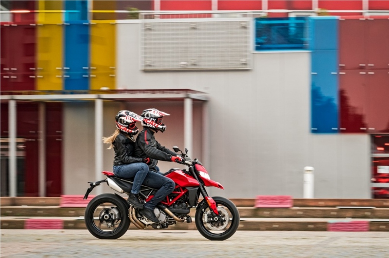 Ducati Hypermotard 950: driftování zaručeno - 13 - 1 2019 Ducati 950 Hypermotard (22)