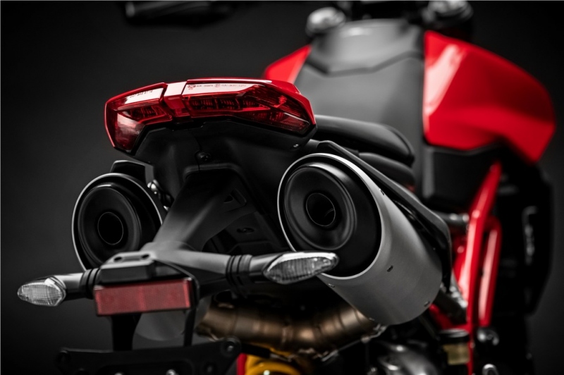 Ducati Hypermotard 950: driftování zaručeno - 7 - 1 2019 Ducati 950 Hypermotard (19)