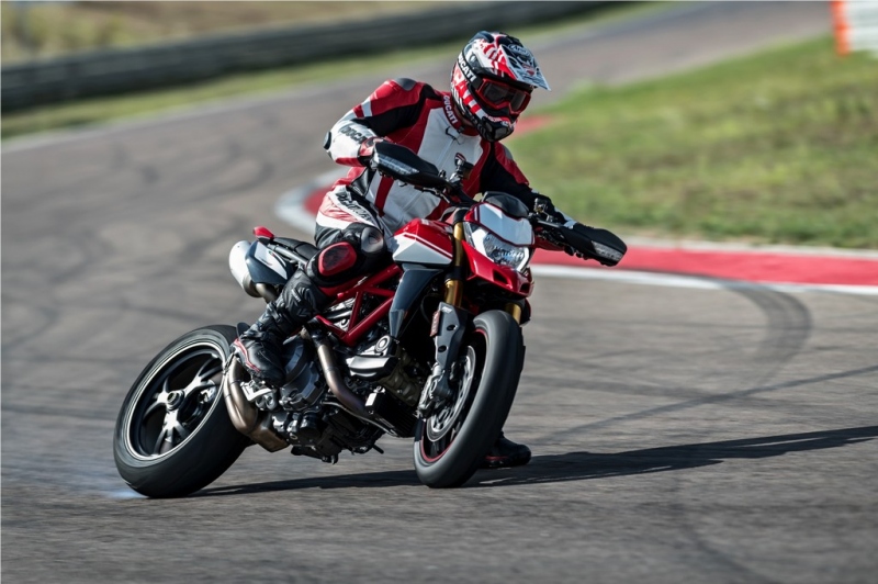 Ducati Hypermotard 950: driftování zaručeno - 16 - 1 2019 Ducati 950 Hypermotard (28)