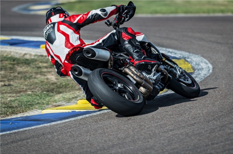 Ducati Hypermotard 950: driftování zaručeno - 17 - 1 2019 Ducati 950 Hypermotard (29)