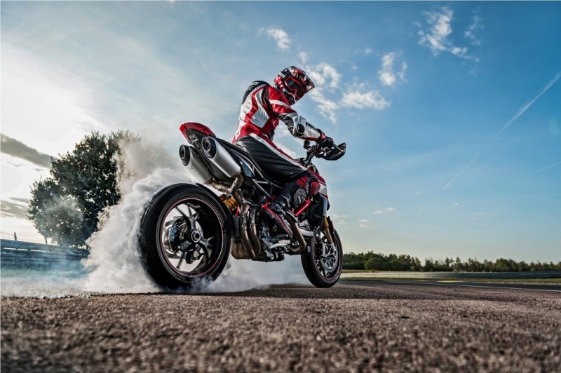 Ducati Hypermotard 950: driftování zaručeno - 19 - 1 2019 Ducati 950 Hypermotard (31)