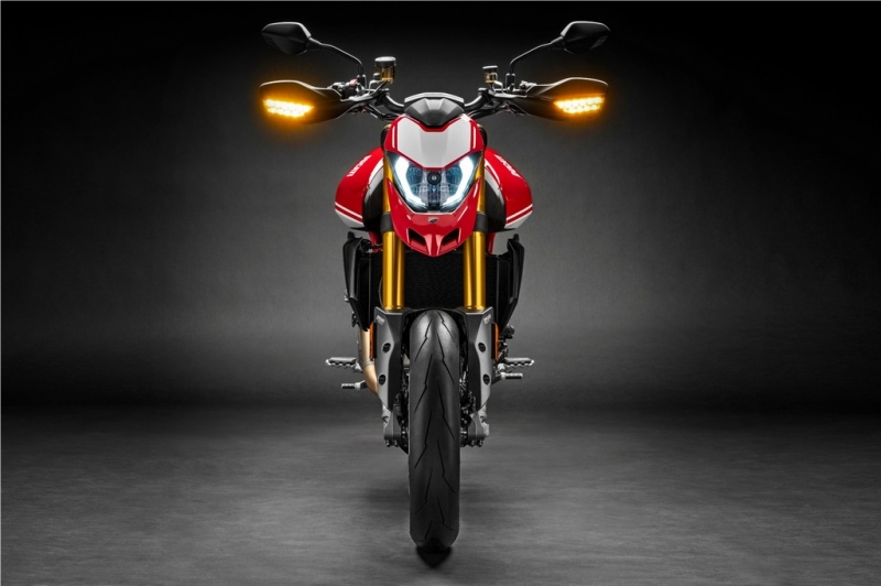 Ducati Hypermotard 950: driftování zaručeno - 11 - 1 2019 Ducati 950 Hypermotard (6)