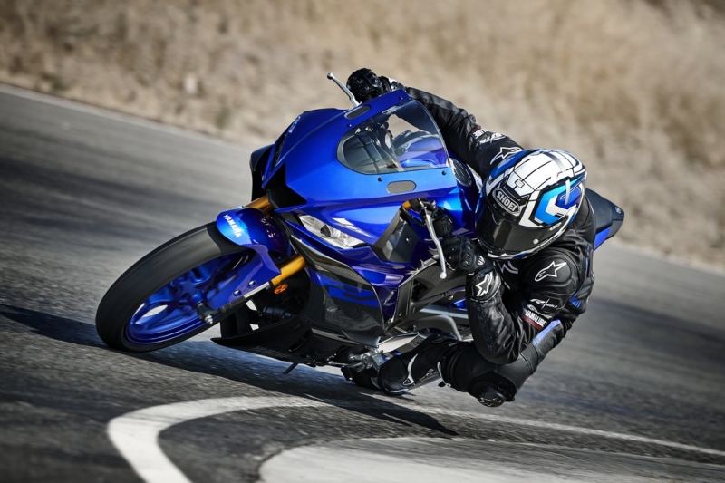 Yamaha YZF-R3 2019: lehký supersport - 2 - 1 2019 Yamaha YZF R3 (4)