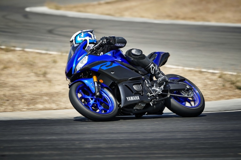 Yamaha YZF-R3 2019: lehký supersport - 3 - 1 2019 Yamaha YZF R3 (14)