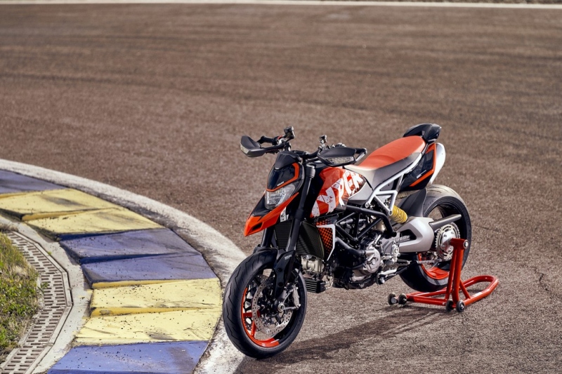 Ducati Hypermotard 950 RVE: Graffiti design - 8 - 1 2020 Ducati Hypermotard 950 RVE (18)