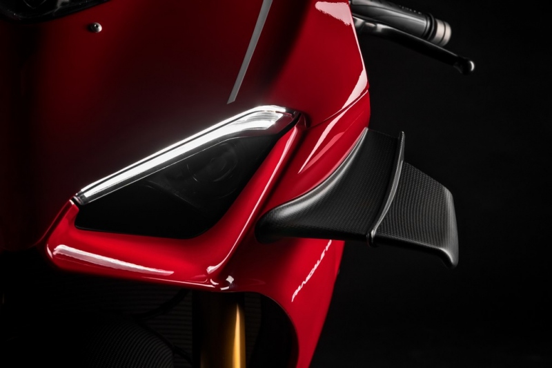 Ducati Panigale V4 2020: s aerodynamickými křidýlky - 33 - 1 2020 Ducati Panigale V4R (1)