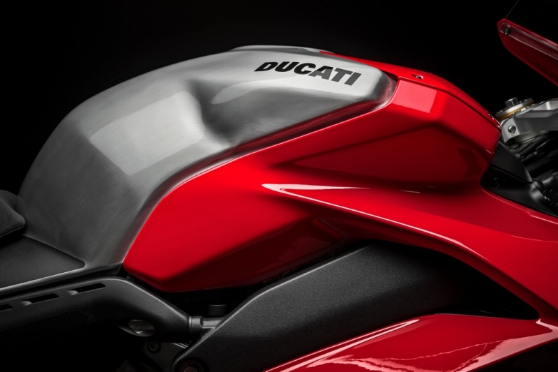 Ducati Panigale V4 2020: s aerodynamickými křidýlky - 34 - 1 2020 Ducati Panigale V4R (7)