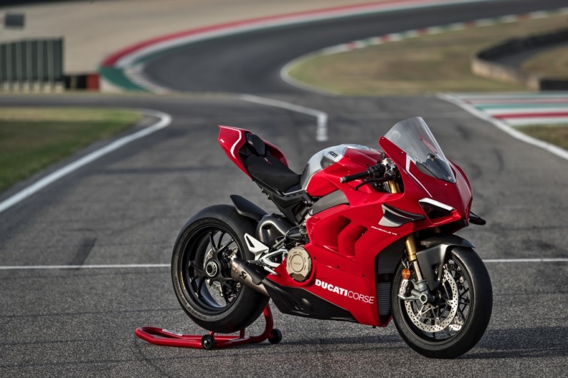 Ducati Panigale V4 2020: s aerodynamickými křidýlky - 29 - 1 2020 Ducati Panigale V4R