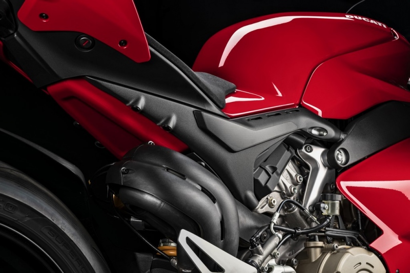 Ducati Panigale V4 2020: s aerodynamickými křidýlky - 10 - 1 2020 Ducati Panigale V4 (17)