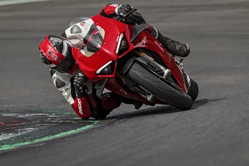 Ducati Panigale V4 2020: s aerodynamickými křidýlky - 3 - 1 2020 Ducati Panigale V4 (11)