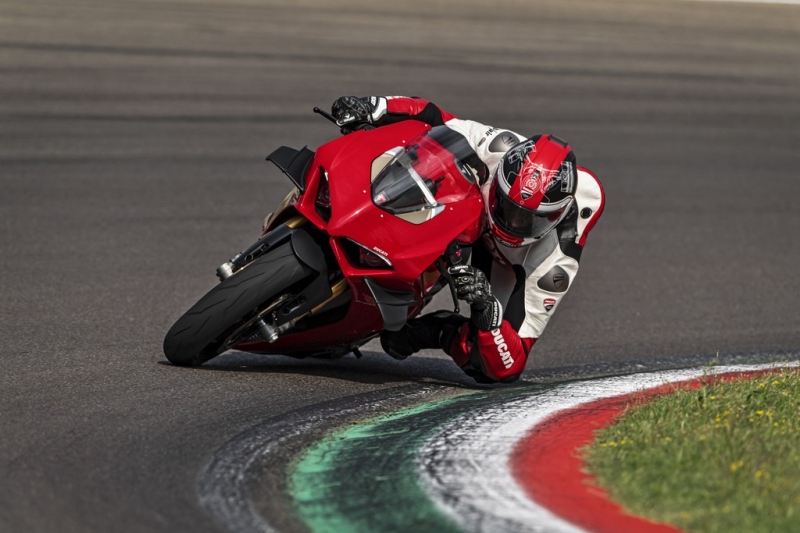 Ducati Panigale V4 2020: s aerodynamickými křidýlky - 13 - 1 2020 Ducati Panigale V4 (21)