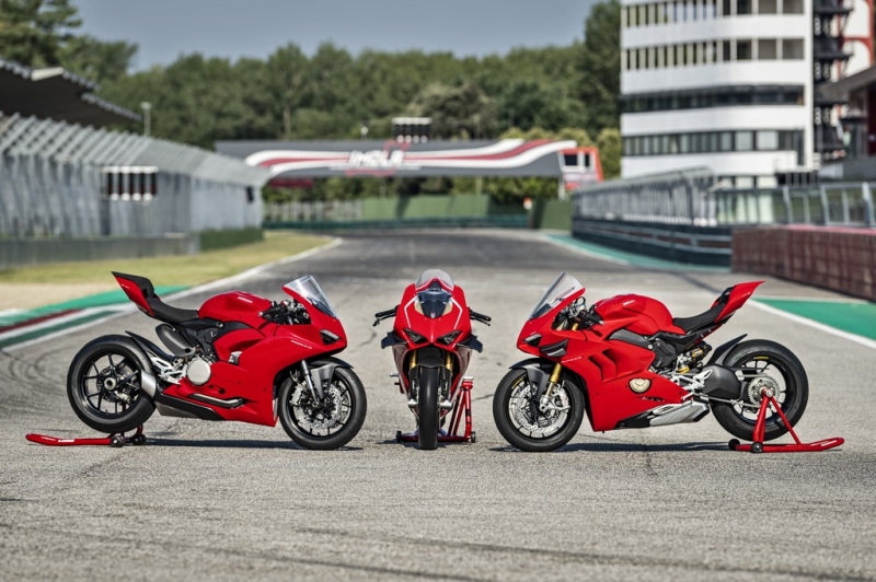 Ducati Panigale V4 2020: s aerodynamickými křidýlky - 2 - 1 2020 Ducati Panigale V4 (1)