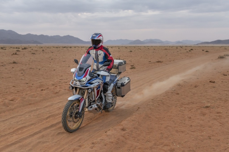 Motocyklem roku 2020 je Honda Africa Twin Adventure Sports - 6 - 1 Harley Davidson Low Rider S test03