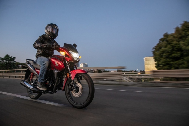 Honda CB125F 2021: motorka pro začátečníky - 11 - 1 2021 Honda CB125F (16)