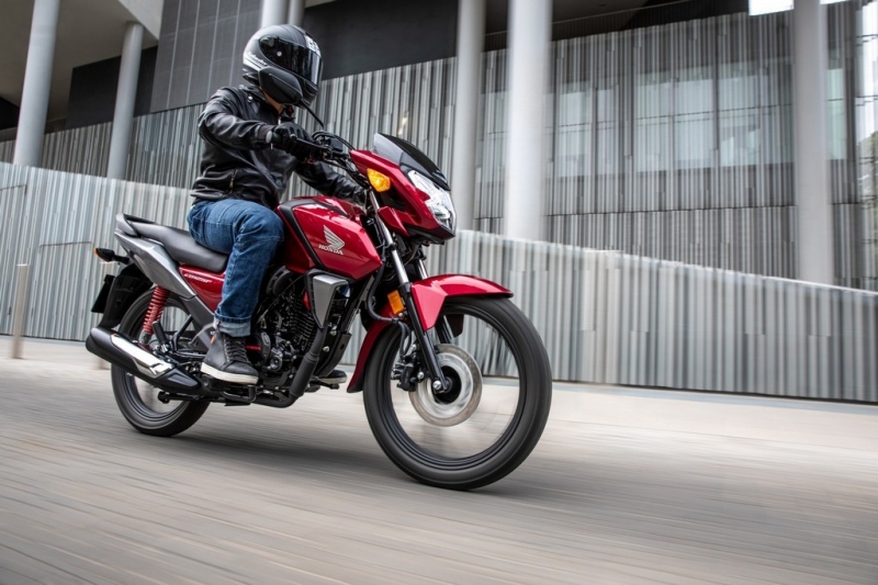 Honda CB125F 2021: motorka pro začátečníky - 8 - 1 2021 Honda CB125F (15)
