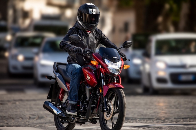 Honda CB125F 2021: motorka pro začátečníky - 12 - 1 2021 Honda CB125F (17)