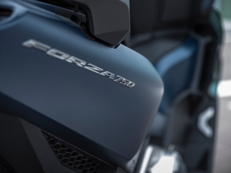 Honda Forza 750: komfortní maxiskútr - 17 - 1 2021 Honda Forza 750 (16)