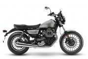 1 2021 Moto Guzzi V9 Roamer (3)