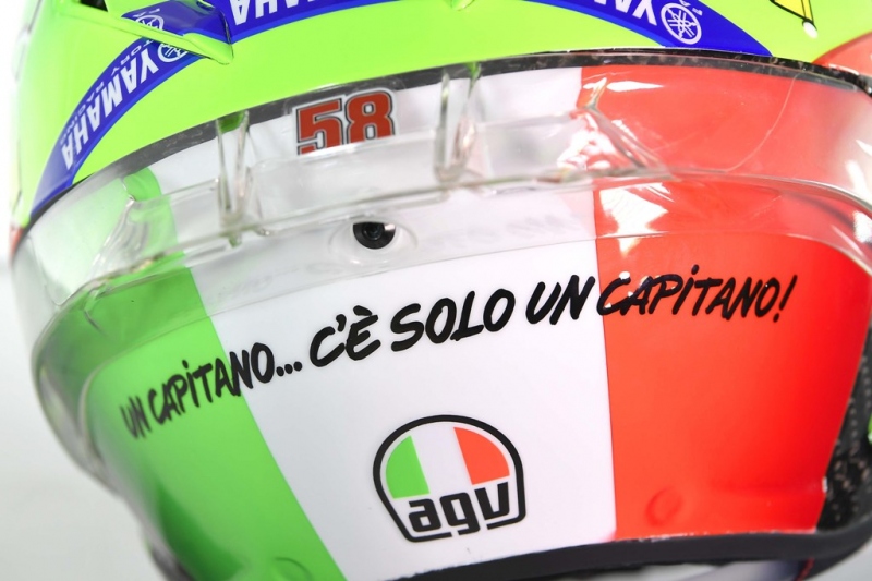 Valentino Rossi na helmě AGV vzdal hold Haydenovi a Tottimu - 9 - 1 AGV helma Rossi 2017 Mugello04