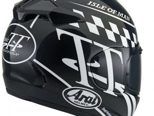 Hlavní obrázek k článku: Motocyklová přilba Arai Chaser-X: limitovaná edice Classic TT