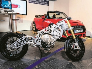 BMW Motorrad: 3D tisk složitých komponent motocyklu