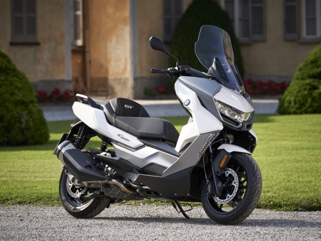 Hlavní obrázek k článku: BMW C 400 GT: skútr na cestování