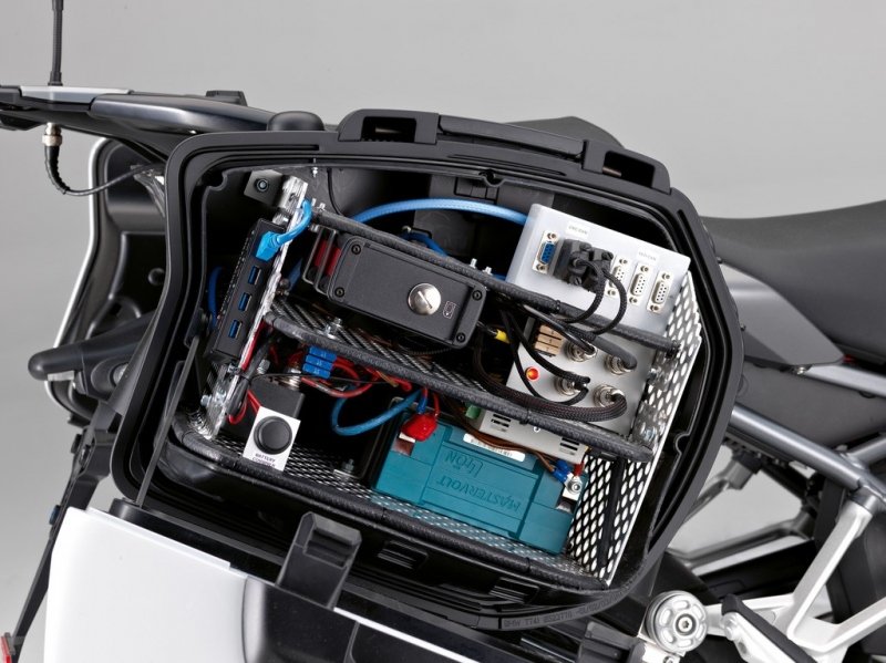 BMW R 1200 RS ConnectedRide: novinka v bezpečnostních systémech - 5 - 1 BMW R 1200 RS ConnectedRide (7)