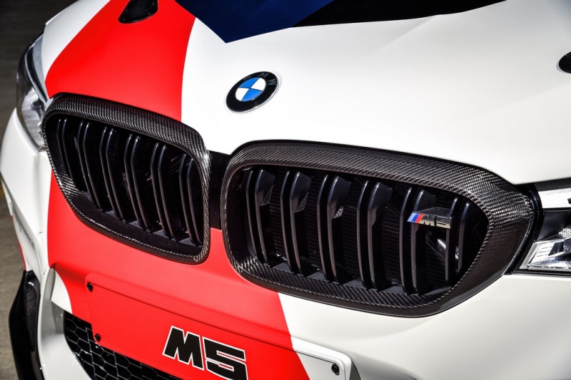 BMW představilo MotoGP Safety Car 2018: špičková M5 - 18 - 1 BMW Safety Car 2018 MotoGP (19)