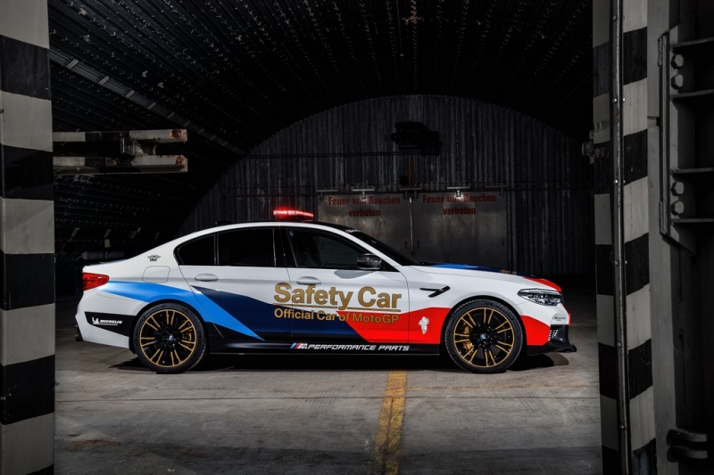 BMW představilo MotoGP Safety Car 2018: špičková M5 - 9 - 1 BMW Safety Car 2018 MotoGP (9)
