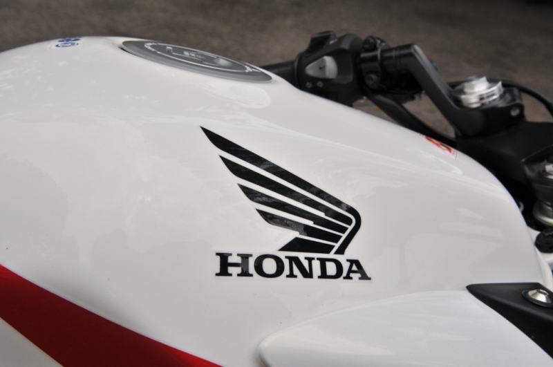 Test Honda CBR 500R: mládí vpřed! - 7 - CB500S CBR500S08