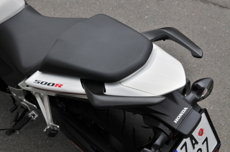 Test Honda CBR 500R: mládí vpřed! - 8 - CB500S CBR500S09
