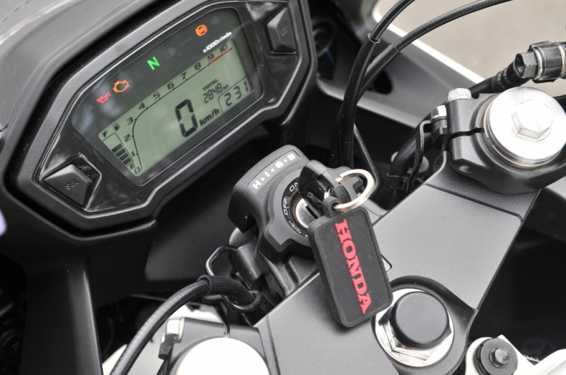 Test Honda CBR 500R: mládí vpřed! - 10 - CB500S CBR500S10