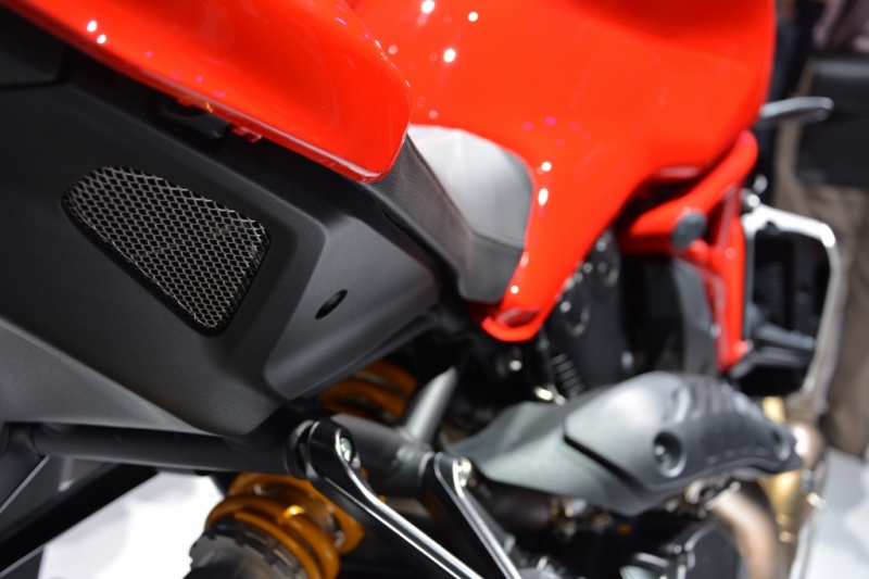 Ducati Monster 1200 R 2016: fotogalerie z představení - 12 - Ducati Monster 1200R 2016 DSC_8323 (683x1024)