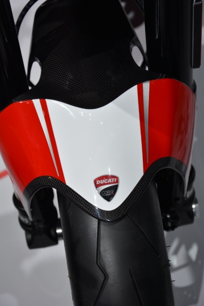 Ducati Monster 1200 R 2016: fotogalerie z představení - 19 - Ducati Monster 1200R 2016 DSC_8331 (683x1024)
