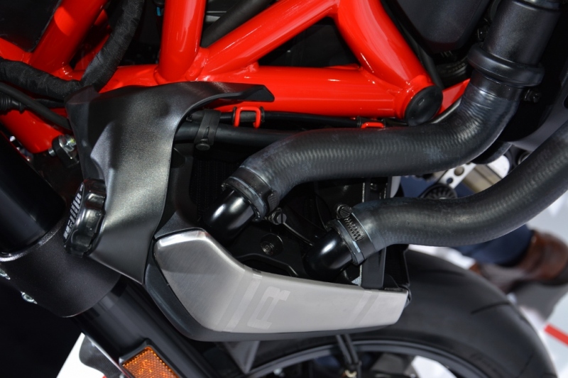 Ducati Monster 1200 R 2016: fotogalerie z představení - 27 - Ducati Monster 1200R 2016 DSC_8342 (1024x683)
