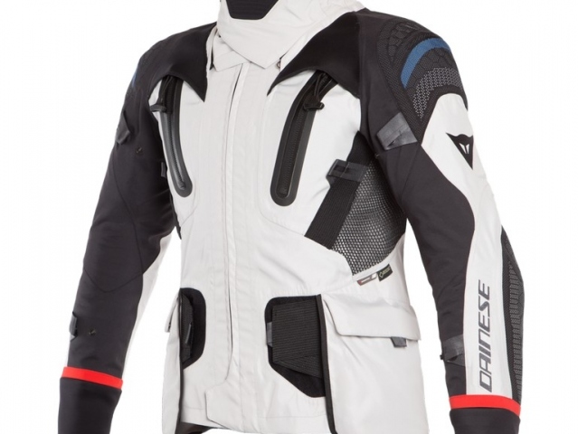 Hlavní obrázek k článku: Dainese Antartica Gore-Tex: zimní cestovatelský komplet