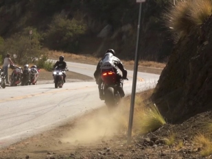 Video Ducati 1199 Panigale: na kolínko ano, na loket už ne!