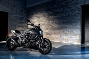 1 Ducati 2016 Diavel Carbon02