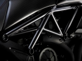 1 Ducati 2016 Diavel Carbon04