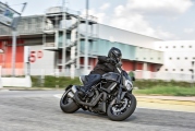 2 Ducati 2016 Diavel Carbon16